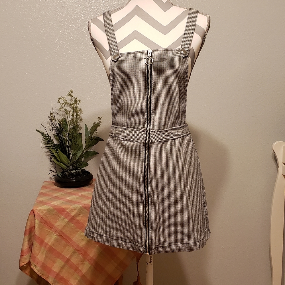 H&M DIVIDED PLAID JUMPER DRESS.